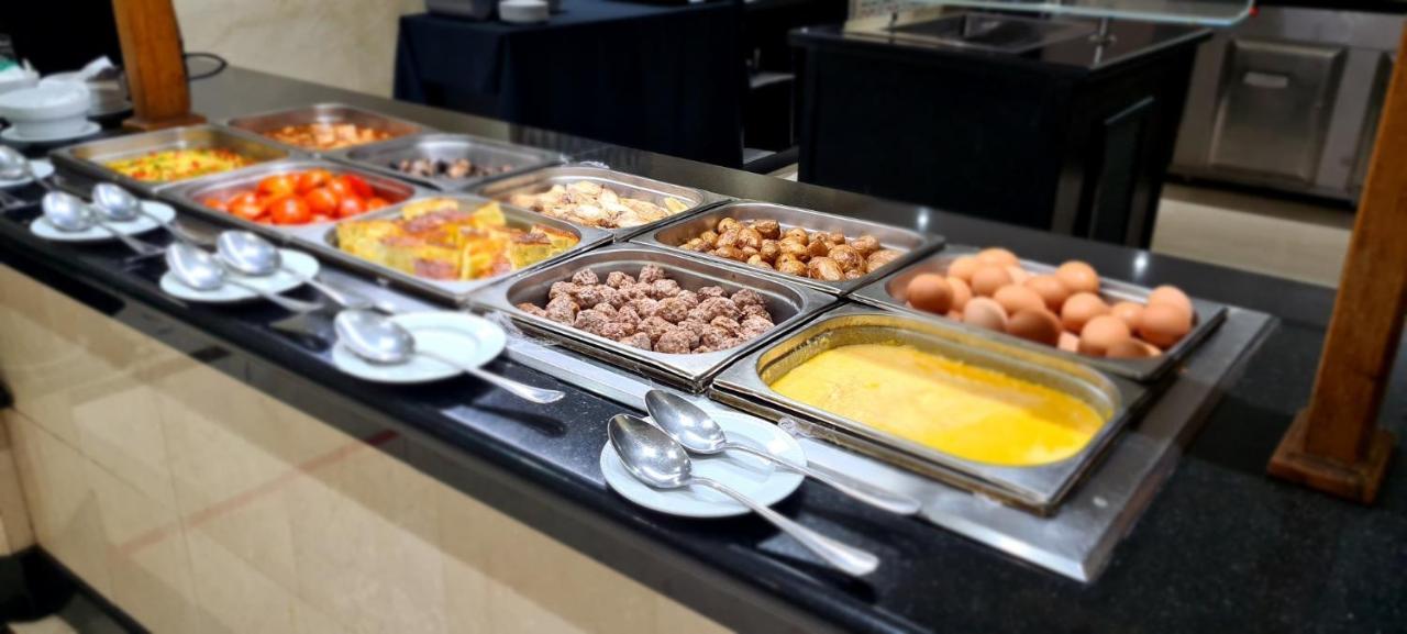 Hotel Borj Rabat - A Member Of Barcelo Hotel Group Exterior photo A chafing dish buffet